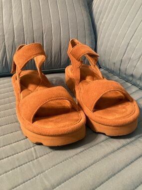 BearPaw Suede Platform Sandals